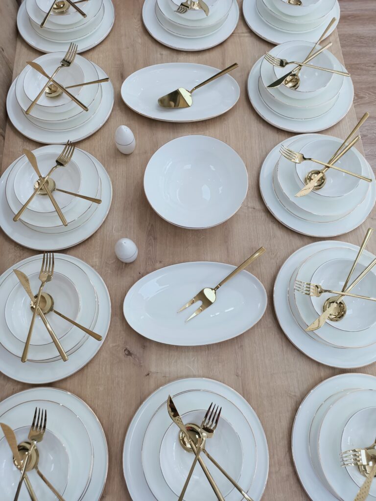 53 PARÇA 12 KİŞİLİK İNCE PORSELEN YEMEK TAKIMI - GOLD