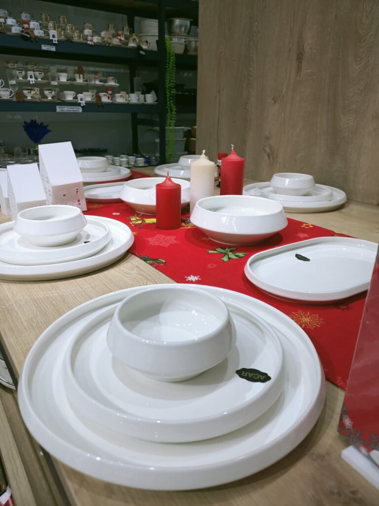 8 KİŞİLİK BEYAZ PORSELEN KAHVALTI/YEMEK TAKIMI