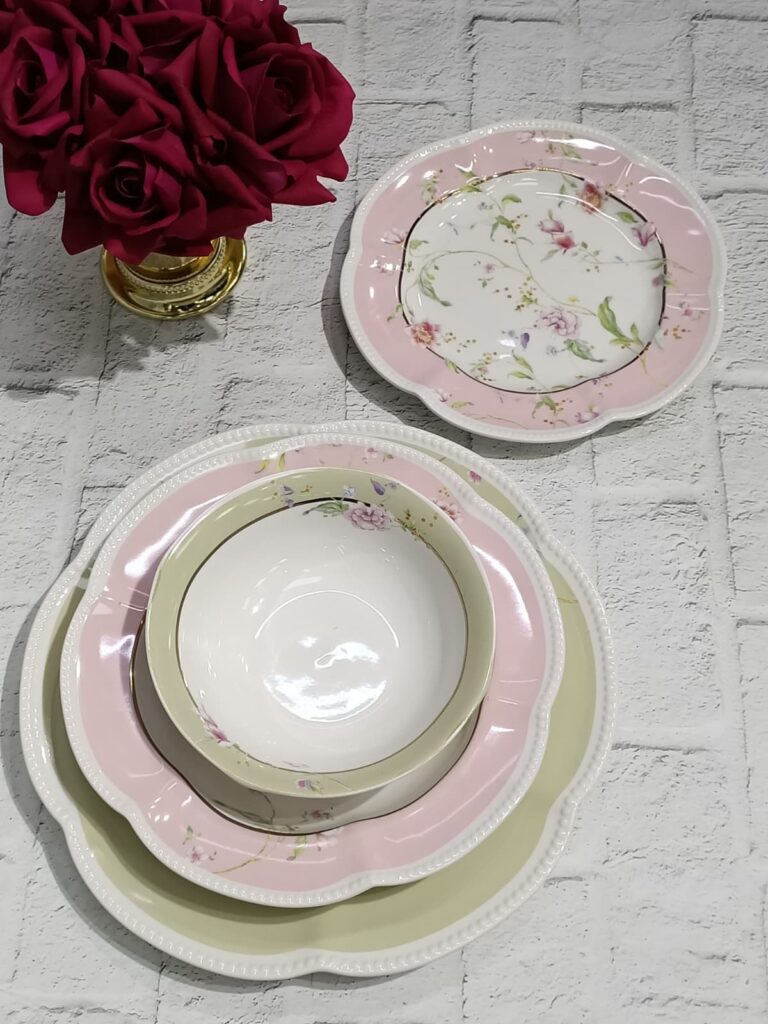 24 PARÇA PORSELEN DESENLİ YEMEK TAKIMI