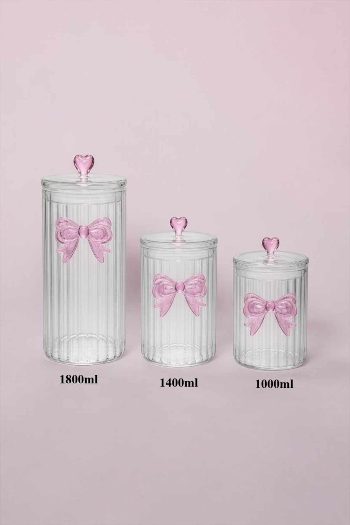 💗 Fiyonk & Kalp Detaylı 3’lü Cam Saklama Kabı Seti Vakum Kapaklı 1000-1400-1800 ML - Görsel 3