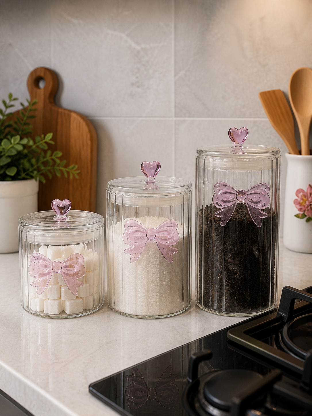💗 Fiyonk & Kalp Detaylı 3’lü Cam Saklama Kabı Seti Vakum Kapaklı 1000-1400-1800 ML - Görsel 2